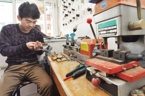 郊纳乡开锁店为啥“牛号”频现 听开锁师傅讲什么锁最防盗