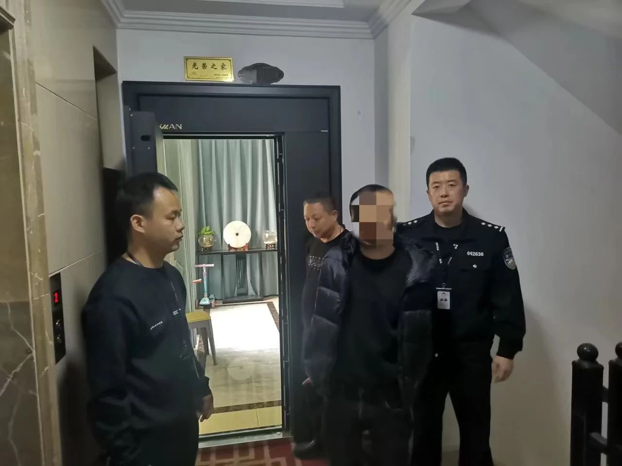 郊纳乡全副伪装仍被识别！双龙公安成功抓获一名撬锁盗窃嫌疑人